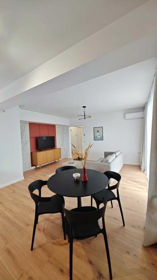 Apartament cu 3 camere decomandat în Sud