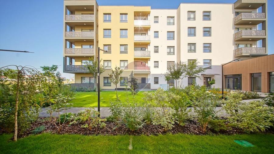 Apartament cu 3 camere semidecomandat, mobilat în Tractorul
