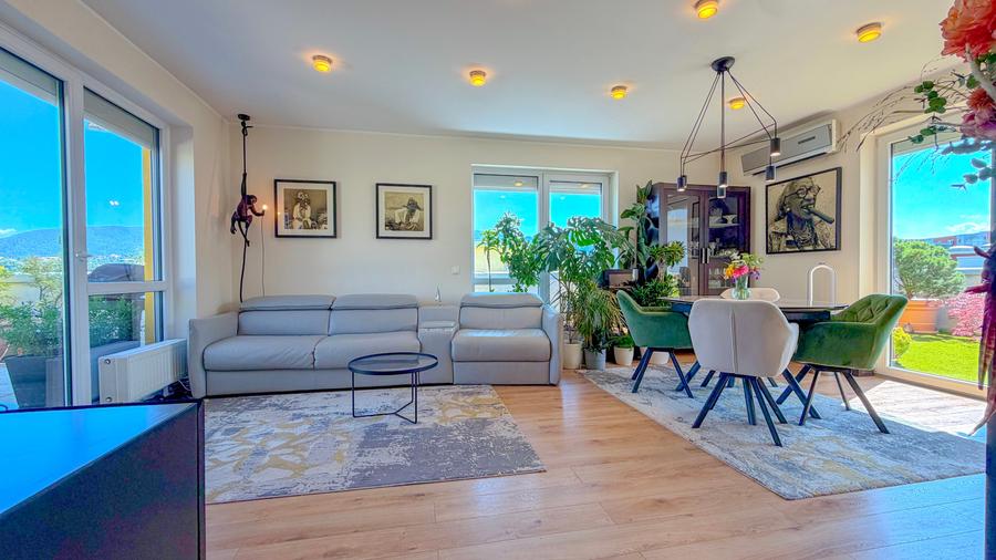 Penthouse cu 4 camere decomandat în Avantgarden