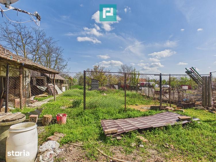 Casă cu 3 camere cu Teren 1046 Mp în Subcetate