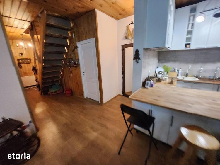 Casă cu 8 camere cu Teren 340 Mp în Central