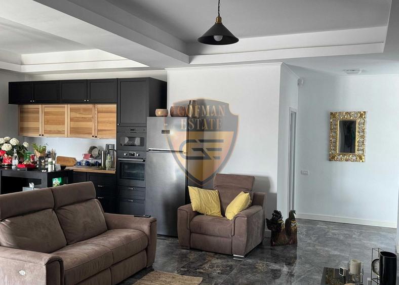 Penthouse cu 3 camere decomandat, mobilat în Costinești