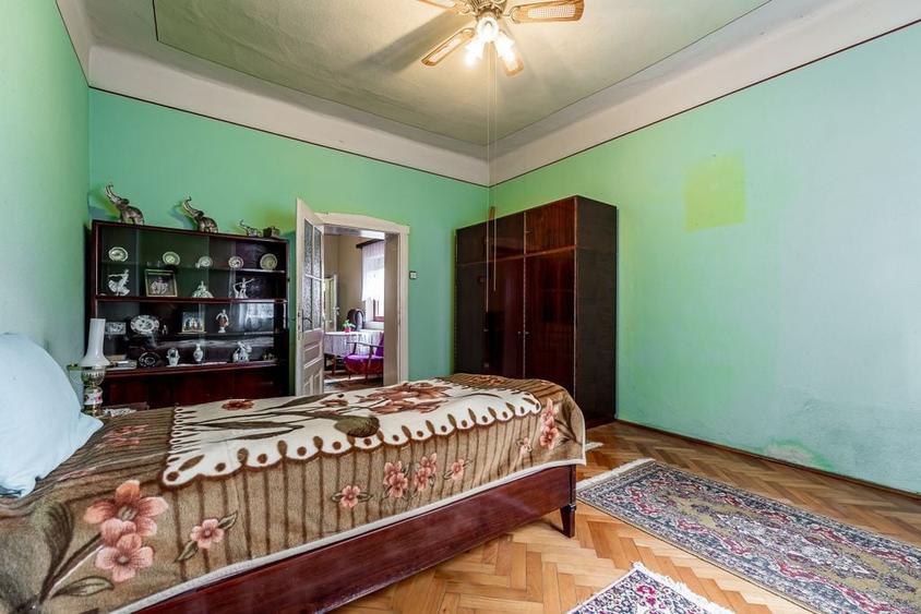 Casă cu 3 camere cu Teren 370 Mp în Central