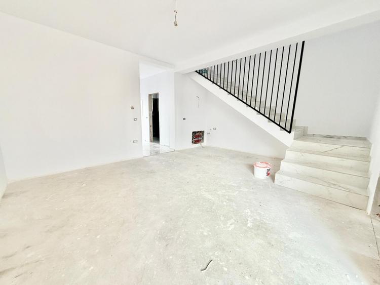 Duplex cu 4 camere cu Canalizare în Moșnița Nouă