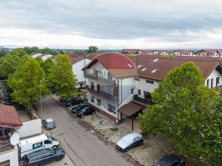 Apartament cu 3 camere semidecomandat în Sânpetru