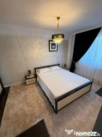 Apartament cu 5 camere decomandat în 1 Mai
