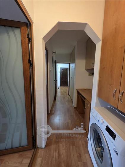Apartament cu 3 camere decomandat, mobilat în Nicolina