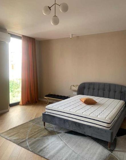 Apartament cu 2 camere semidecomandat, mobilat în P-ța Victoriei