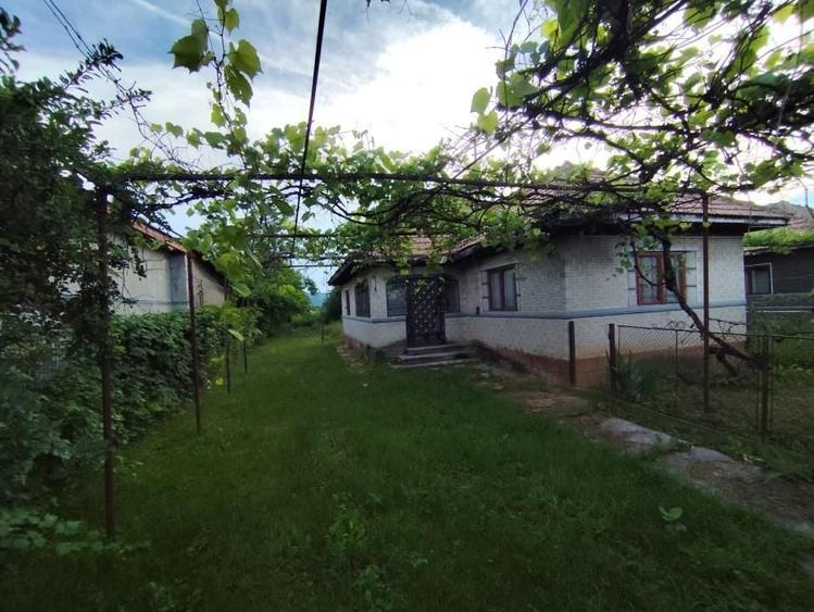 Casă individuală cu 4 camere cu Canalizare în Măgureni