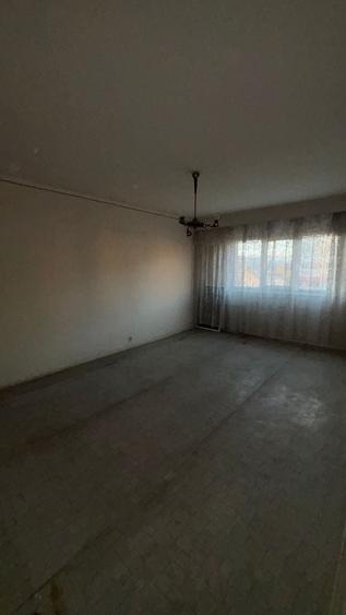 Apartament cu 3 camere decomandat în Ampoi 3