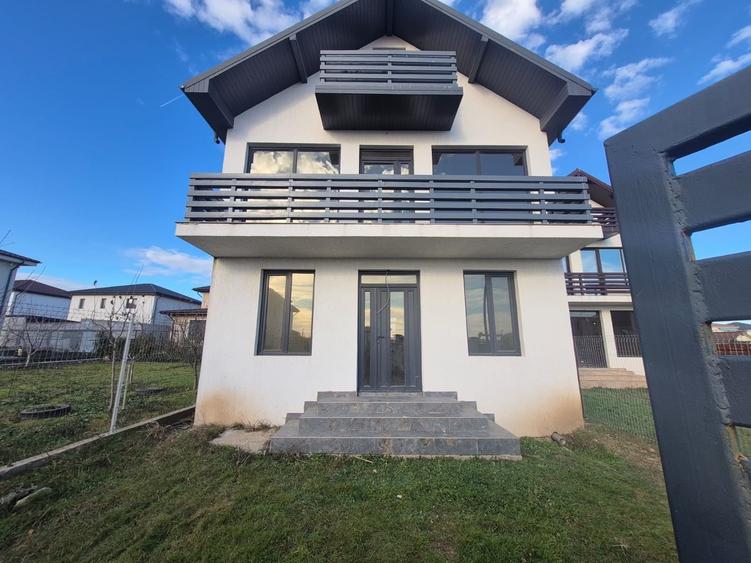 Casă cu 4 camere în Central