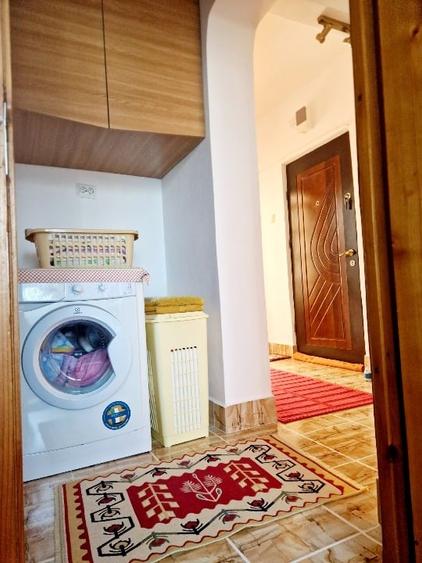 Apartament cu 3 camere decomandat, mobilat în Central