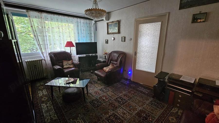 Apartament cu 3 camere semidecomandat în Iancului