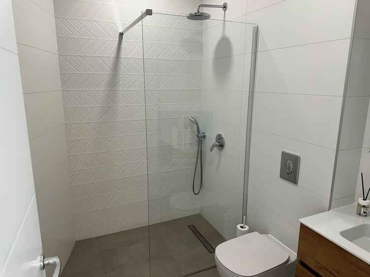 Apartament cu 4 camere semidecomandat, mobilat în Unirii