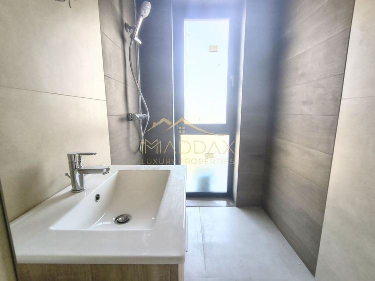 Casă cu 6 camere cu Canalizare în Tunari