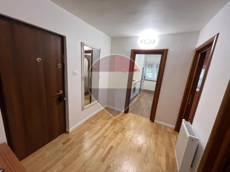 Apartament cu 2 camere decomandat, mobilat în Central
