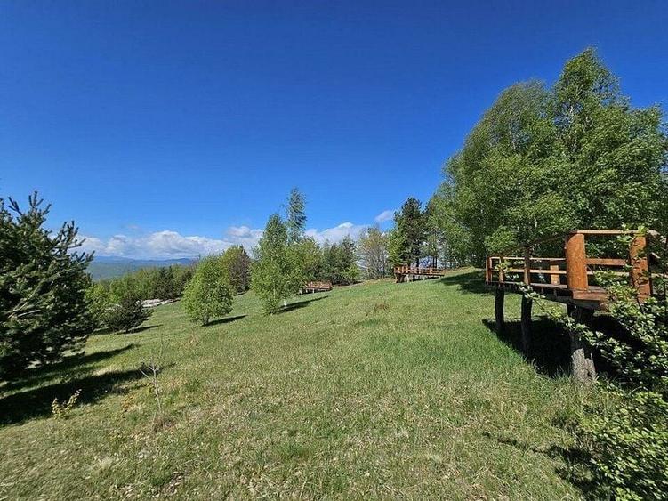 Casă individuală cu 6 camere cu Teren 13325 Mp în Ivănețu