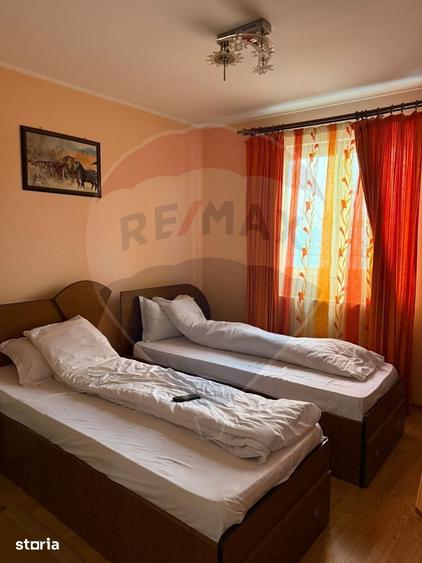 Casă cu 8 camere cu Teren 462 Mp în Central