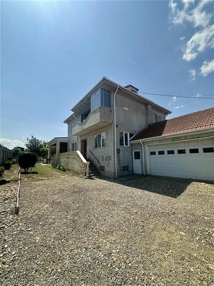 Casă individuală cu 5 camere cu Canalizare în Central