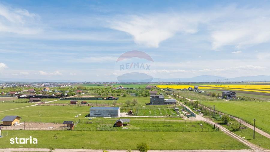 Teren de 1300 mp, în Sânpetru