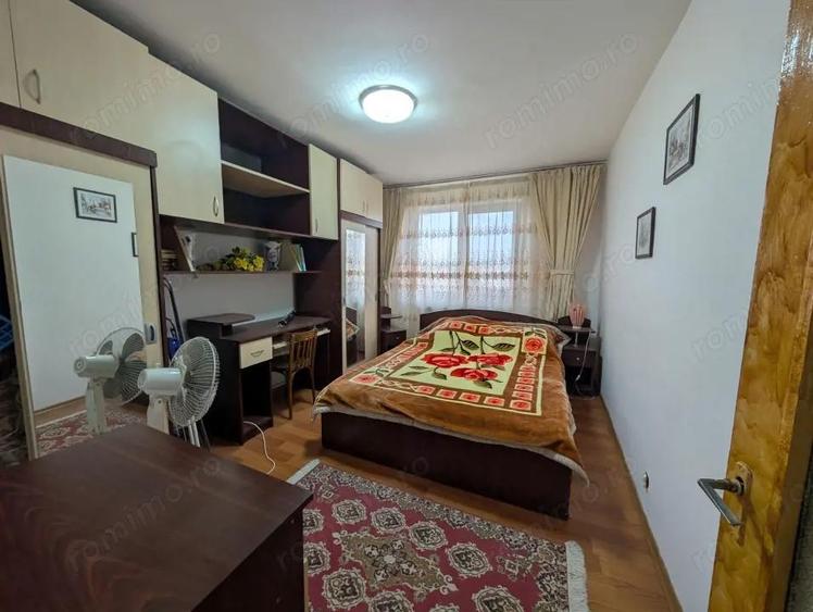 Apartament cu 3 camere semidecomandat în Central
