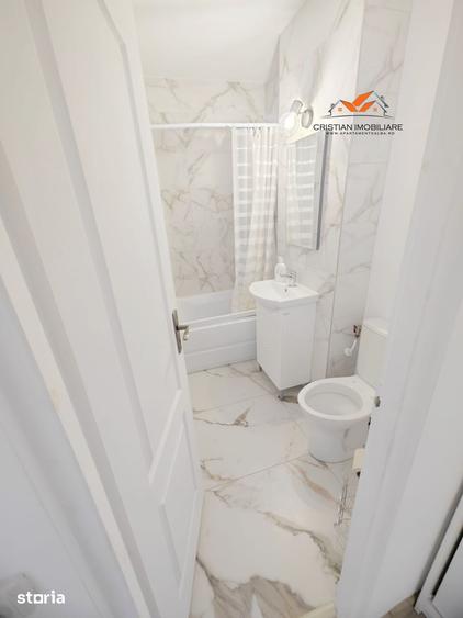Apartament cu 3 camere semidecomandat în Cetate