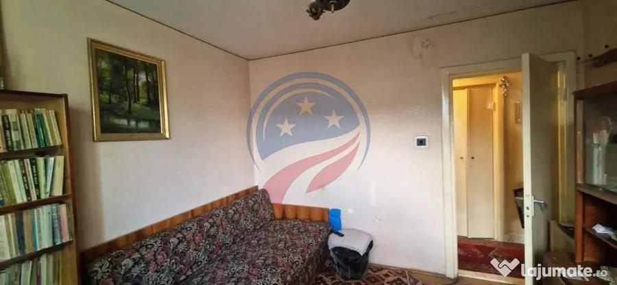 Apartament cu 3 camere semidecomandat în Gării