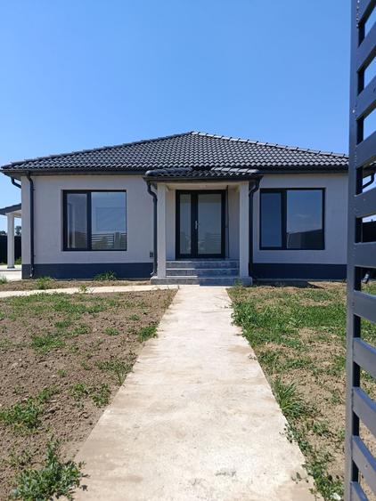 Casă cu 2 camere în Drăguțești