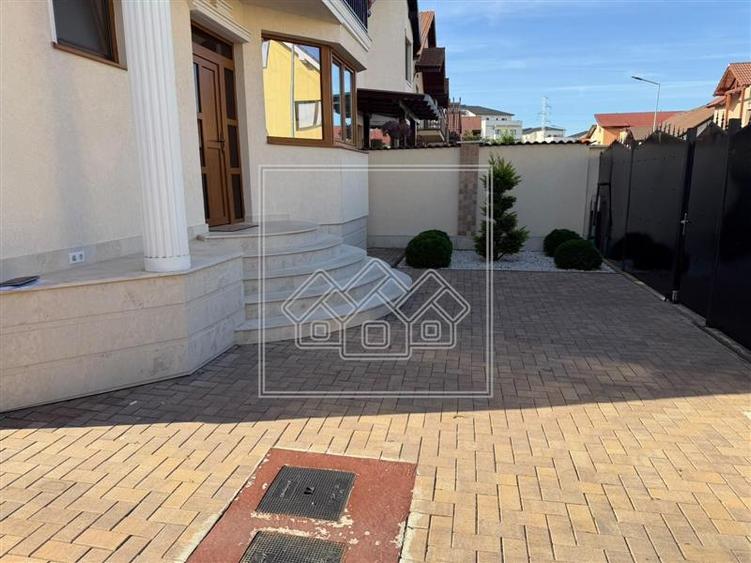 Casă cu 4 camere cu Teren 264 Mp în Tineretului