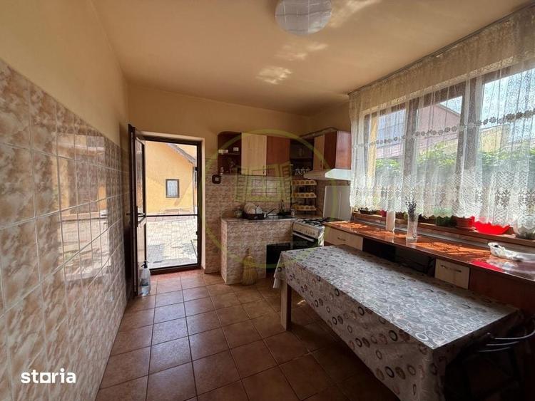 Casă cu 5 camere cu Teren 181 Mp în Rovine