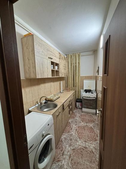 Garsonieră decomandată în Gorjului