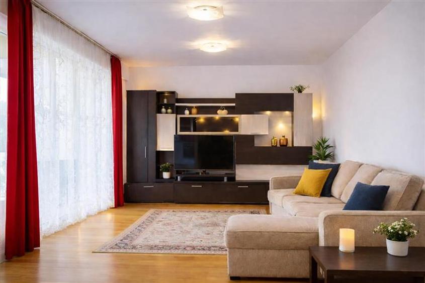 Apartament cu 3 camere decomandat, mobilat în Central — fotografia 1