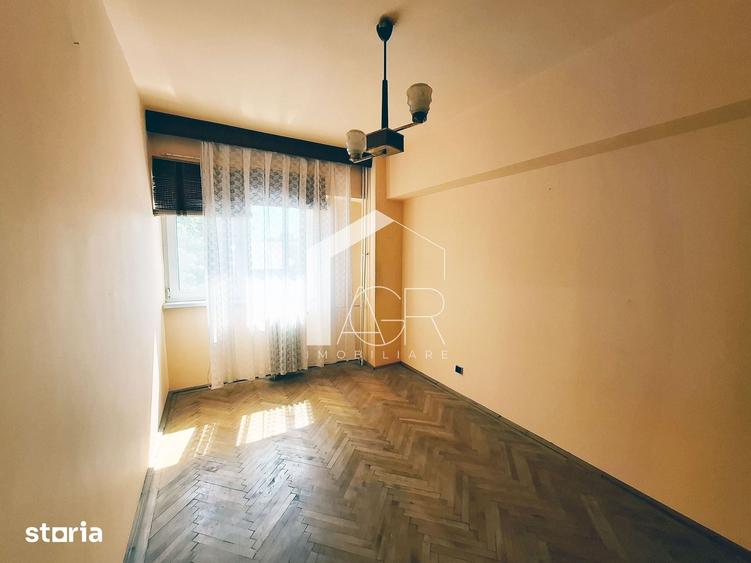 Apartament cu 3 camere decomandat în Republicii