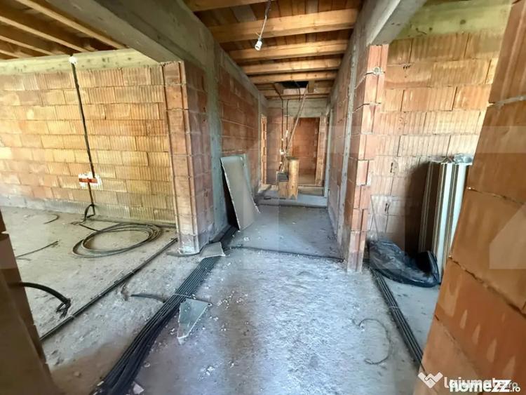 Casă cu 4 camere cu Teren 1057 Mp în Central
