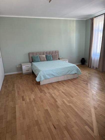 Apartament cu 3 camere decomandat în Moșilor