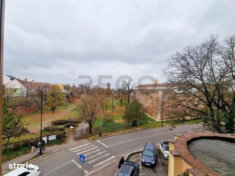 Apartament cu 4 camere în Centru Civic
