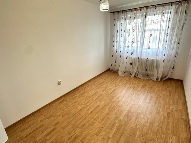 Apartament cu 3 camere decomandat, mobilat în Cetate