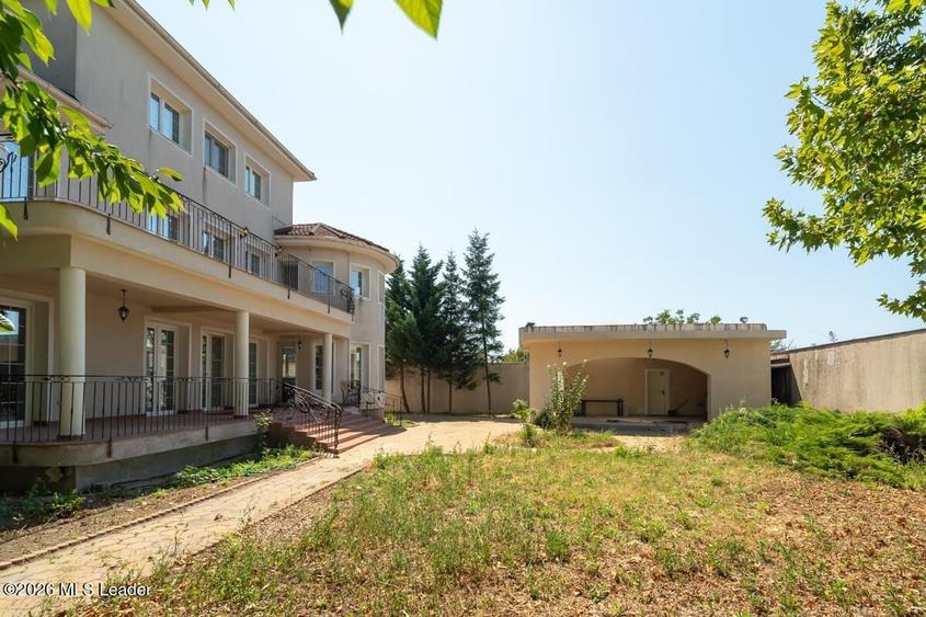Casă individuală cu 11 camere cu Canalizare în Cernica