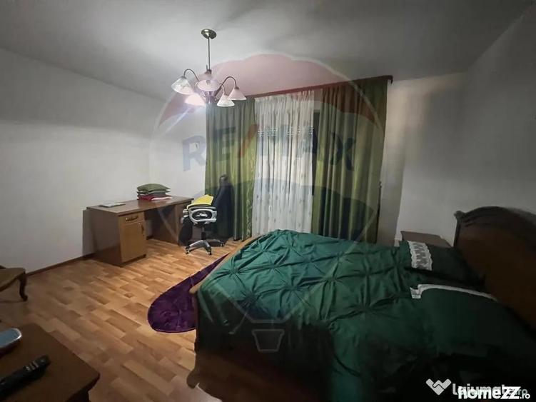 Casă cu 5 camere cu Teren 679 Mp în Central