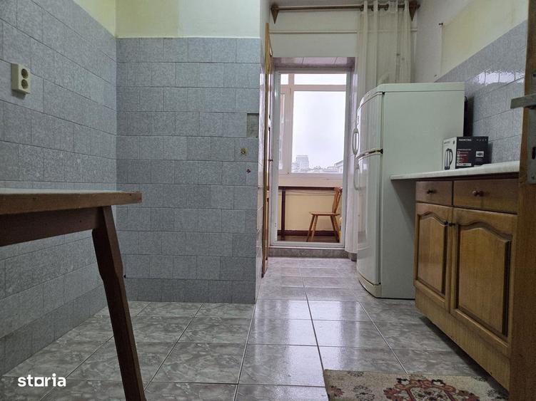 Apartament cu 4 camere decomandat în Central