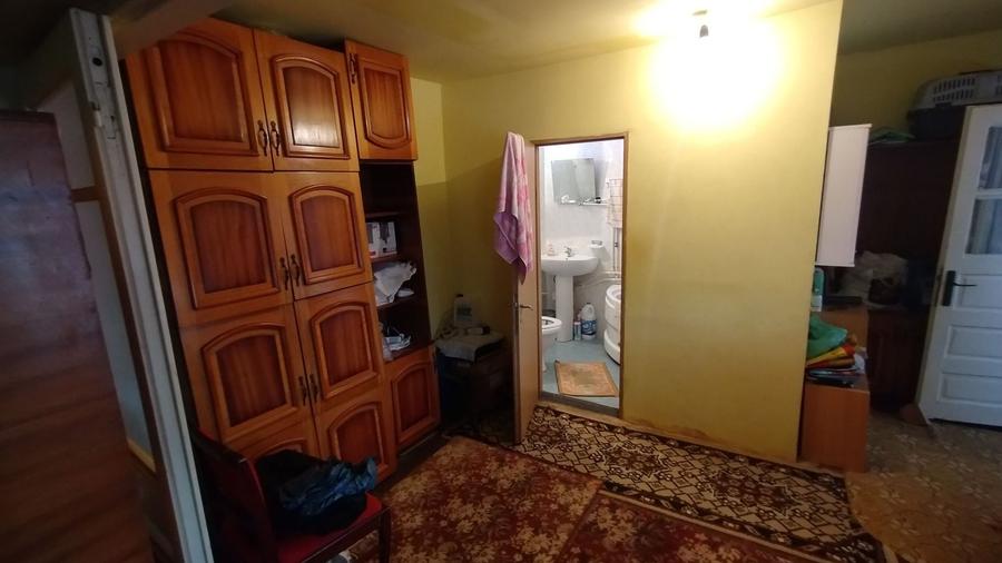 Casă individuală cu 7 camere cu Canalizare în Central