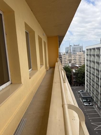 Apartament cu 3 camere semidecomandat în Știrbei Vodă