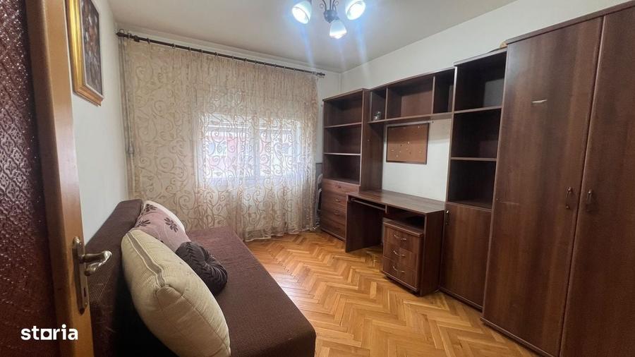 Apartament cu 4 camere decomandat în Central