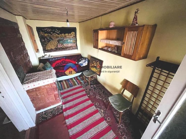 Casă cu 2 camere cu Teren 2040 Mp în Unghi