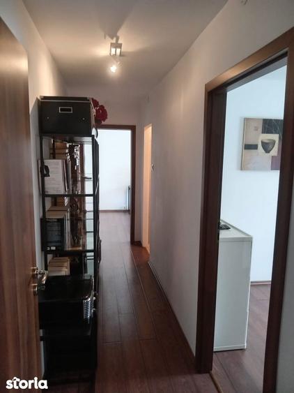 Apartament cu 3 camere semidecomandat, mobilat în Titan