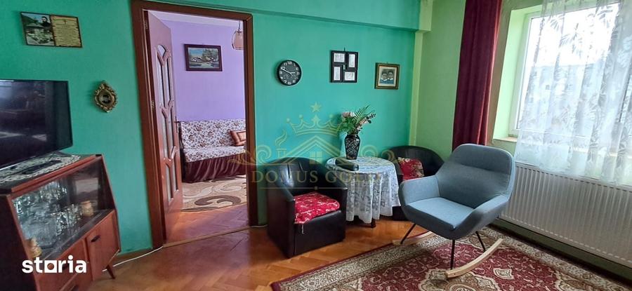 Apartament cu 3 camere semidecomandat în Central