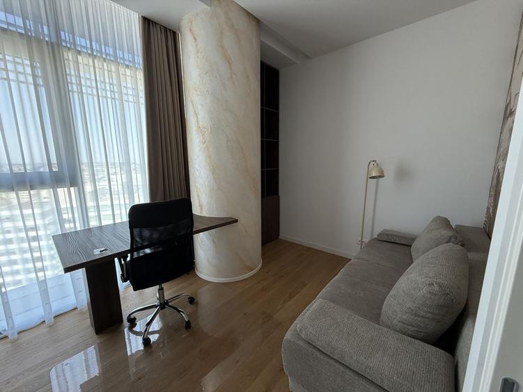 Apartament cu 3 camere semidecomandat, mobilat în Nord