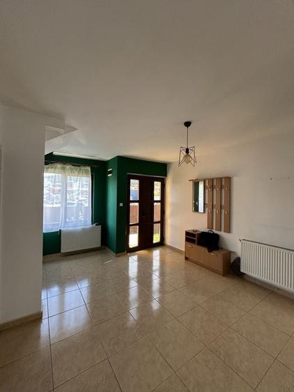 Casă cu 4 camere cu Teren 410 Mp în Florești