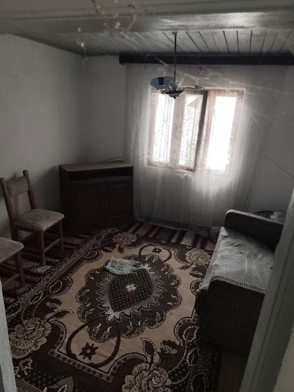 Casă cu 4 camere cu Teren 1700 Mp în Băbăița