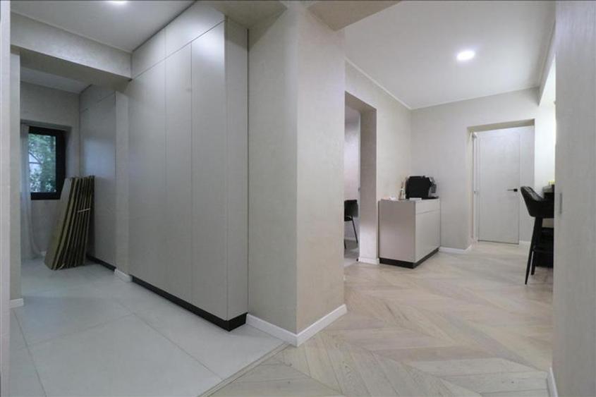 Apartament cu 4 camere decomandat în Central